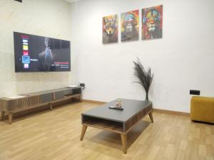 MarqPlace beach free parking and AC