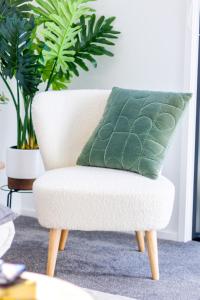Gateway to Hagley park - 2 bed wcarpark