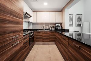 izzzi - One Bedroom Apartment, Sparkle Tower