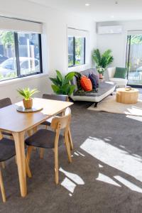 Gateway to Hagley park - 2 bed wcarpark