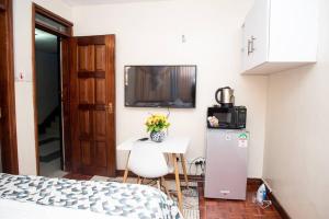 Lovely studio apartment with free parking space.