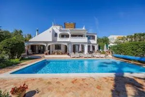 Luxury Villa, Very Close to Beach + Restaurants, WI FI, Heatable Pool. - Sesmarias