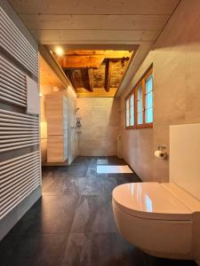 zentrale, gemütliche Wohnung im Schweizer Stil I Bergblick