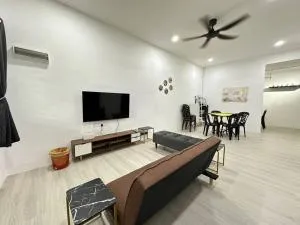 Home In Johor Bahru Near Sutera Mall - Kampong Skudai Laut