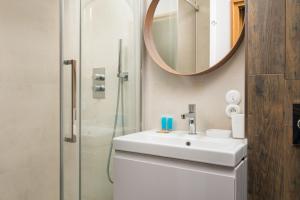 Wspólna City View Studio by BookingHost