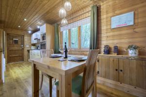 Gadwall Lodge with Hot-tub