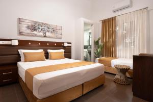 Economy Triple Room in the Garden room in Semiramis Guesthouse