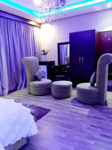 شقق أهلين ثلاثة للشقق المخدومة