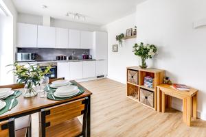 Two Bed Apartment - 20 minutes trainKing Cross London - Perfect for families & contractors close to Royal Vet College & M25 Free Parking