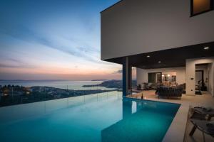 Luxury Villa Cosmopolitan with Pool 
