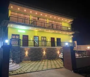 Snowy Hills Nr Munnar - Pooppara