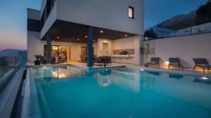 Luxury Villa Cosmopolitan with Pool 