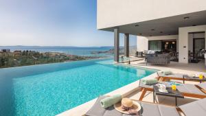 Luxury Villa Cosmopolitan with Pool 