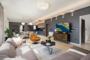 Luxury Villa Cosmopolitan with Pool 