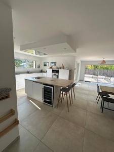 VILLA bord de mer 85 SPA de nage Les Conches