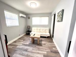 New Pompano Beach AirPark Duplex Excellent!