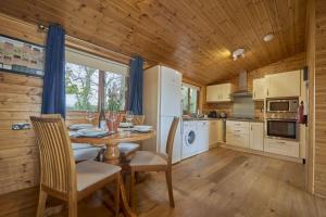 Buzzard Lodge with Hot-tub