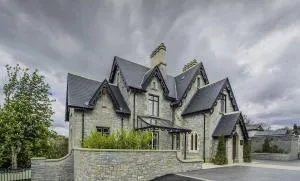 Cae Court Hotel - Coity