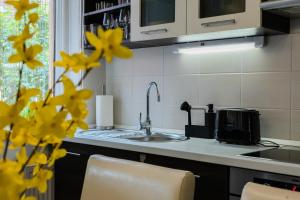 Six Corners - Sunny Corner