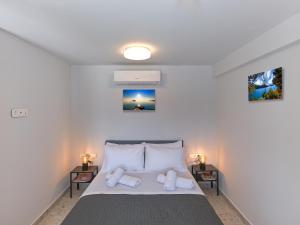 Top-Floor Athens Studio with Stunning Views of the Parthenon