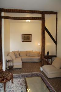 Aux grilles du Château de Saint-Aignan, à 2km de Beauval, les maisons de Sidonie et Léonard