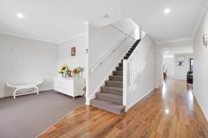 Modern Pakenham Family Home near Lakeside