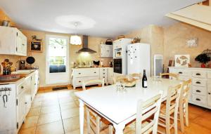 Cozy Home In Saint-Jean-Du-Bruel