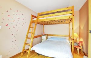 Maisons de vacances Cozy Home In Saint-Jean-Du-Bruel : photos des chambres