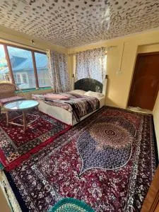 Pine Brooke Pahalgam - Sonāmarg