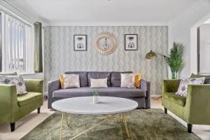 Lush house close to Ashford Town Centre with driveway - 韦尔斯布罗斯