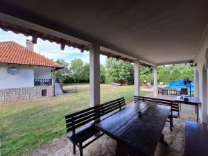 Kosmajski Beg: Vaša privatna vikendica sa bazenom