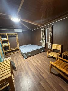 NHÀ CỦA CHI - HOMESTAY Food & Coffee