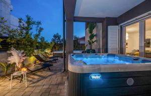 Stunning Home In Biograd 