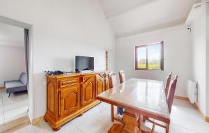 Gorgeous Home In Malleville-Les-Grès