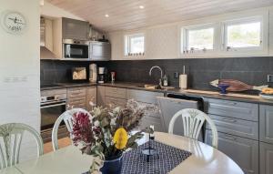 3 Bedroom Amazing Home In Tjörn