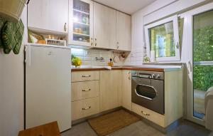 Lovely Home In Sisinec