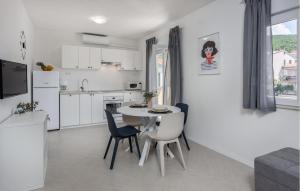 1 Bedroom Nice Apartment In Selce 