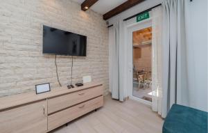 Cozy Apartment In Vir With Wifi 