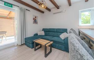 Cozy Apartment In Vir With Wifi