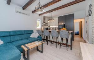 Cozy Apartment In Vir With Wifi 