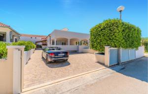 Cozy Apartment In Vir With Wifi