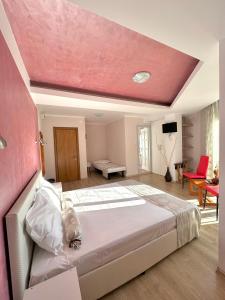 Triple Room with Garden View room in Jakuzzi