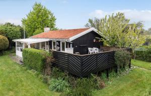 Nice Home In Faxe Ladeplads With Wifi - 3hvězdičkové hotely ve městě Fakse Ladeplads