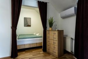 Six Corners - Bright Corner