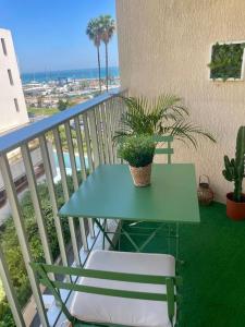 Evasion Menton vue mer proche plage et gare