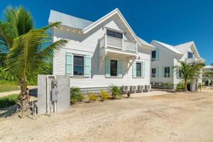 Paradise Cove and Mistico Beach Club plus Boat Shuttle