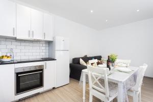 Home2Book Lovely & Bright Apt, Pool & Terrace