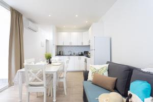 Home2Book Lovely & Bright Apt, Pool & Terrace