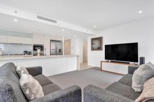 Luxury Living At The Oracle