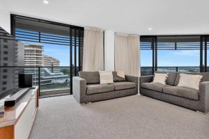 Luxury Living At The Oracle